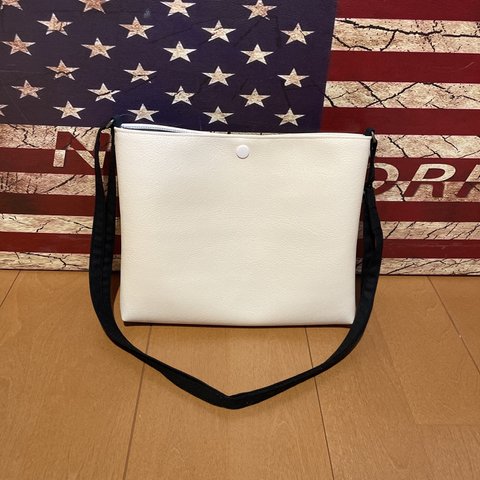 ショルダーバッグ　フェイクレザー【SOLD】