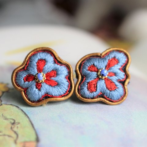 花刺繍ピアス