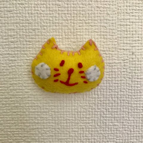 ねこちゃんブローチ(きいろ)