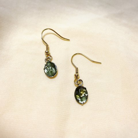 モルダバイト フックピアス