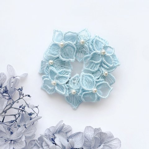 オーガンジー刺繍 紫陽花ブローチ(ブルー)【受注制作】