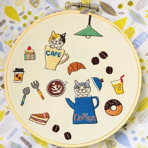 猫ちゃんのカフェ風☕刺繍枠フレーム★壁掛け