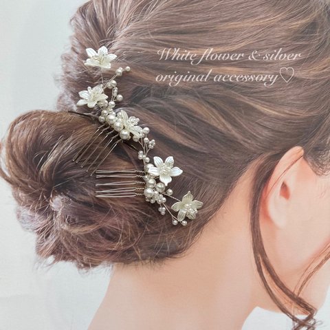 【2点セット💐再販×3】ちいさなホワイトフラワーとかすみ草の小枝のヘアコームセット シルバー ブライダル ウェディング お呼ばれ 和装 