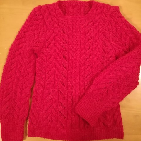 国産ブランドウール100% フルーティーレッドの模様編みセーター