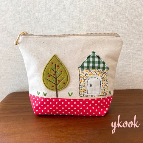 再販！ミシン刺繍　ドット柄のお家が可愛い頒布ポーチ（16センチファスナー）