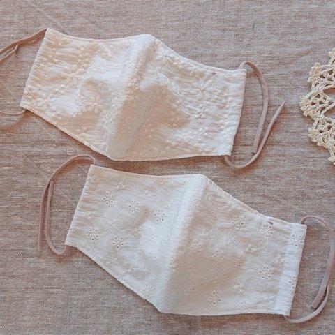 白い刺繍生地の保湿マスク ボタニカル ～キッズサイズ～ 交換用のゴム紐プレゼント 