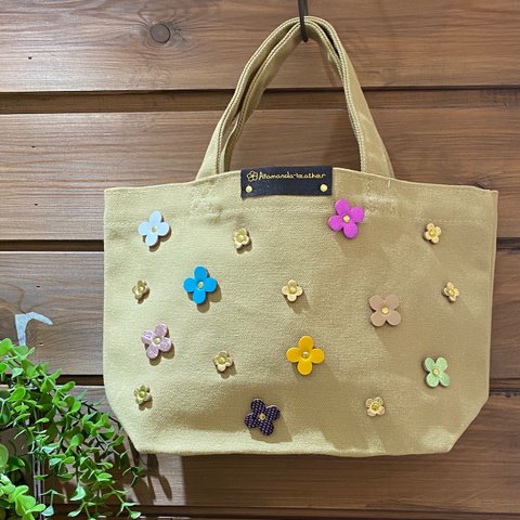 【オンライン超特別価格￥3,780→￥1,980】No.375スモールランチトートバッグ（サンドブラウン）花色マルチカラー