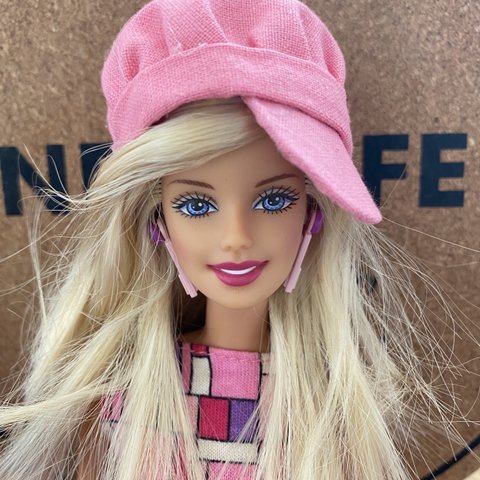 送料込みピンクが可愛いシンプル合わせやすい小さい人形かぶれるキャスケットりかちゃんバービーに