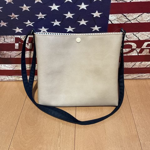 ショルダーバッグ　フェイクレザー【SOLD】