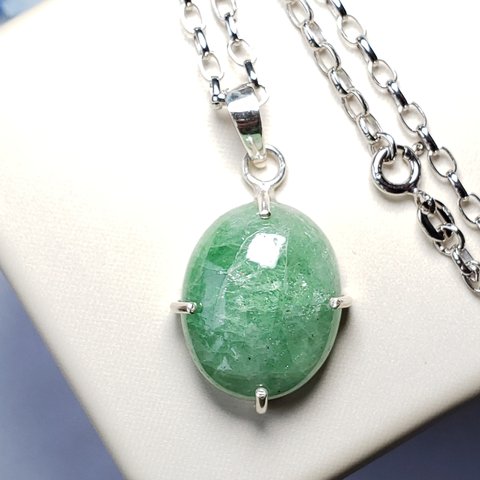 希少 1点物　Green Garnet 大粒ネックレス　スターリングシルバー　17ｘ14ｍｍ　ライムグリーン