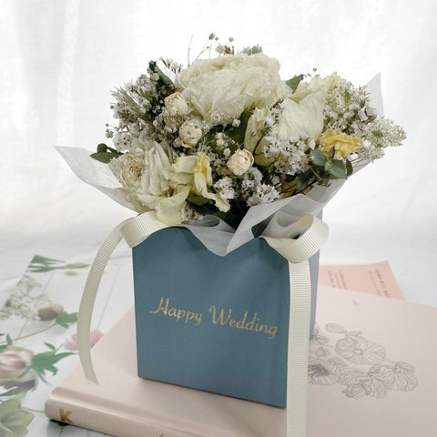 【結婚祝い】ドライフラワー　ボックスフラワー【選べる花色】Happy Weddingメッセージ入り Blue BOX