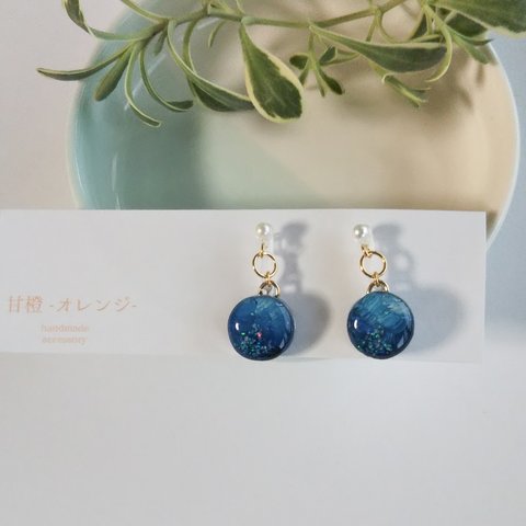 青い海のオパール樹脂イヤリング・ピアス