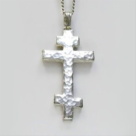 ロシア正教のクロス（八端十字架）　　槌目光沢仕上げの小さなロシア十字架　rc03b　好評です