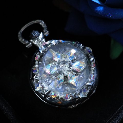 【雪華の懐中時計（クリスタル）】ガラスドームの中に咲く結晶の花の懐中時計