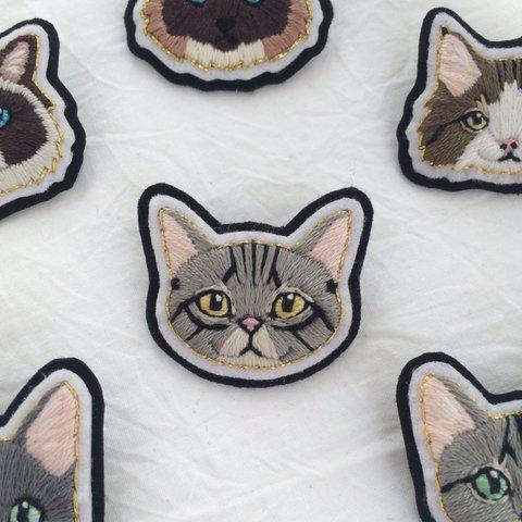 猫の手刺繍ブローチ #12アメリカンショートヘア