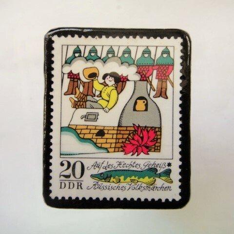ドイツ　童話　チョウザメ物語　切手ブローチ982