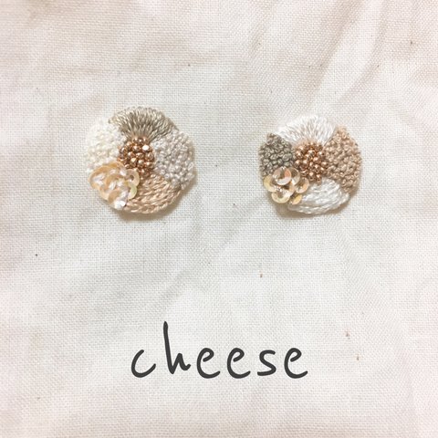 155◇omekashi◇キャメル.刺繍ピアス/イヤリング