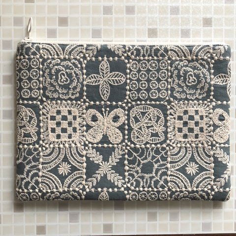 new!  forest tile フラット ポーチ　25 大きめ　ミナペルホネン の刺繍生地 mina perhonen  フォレストタイル