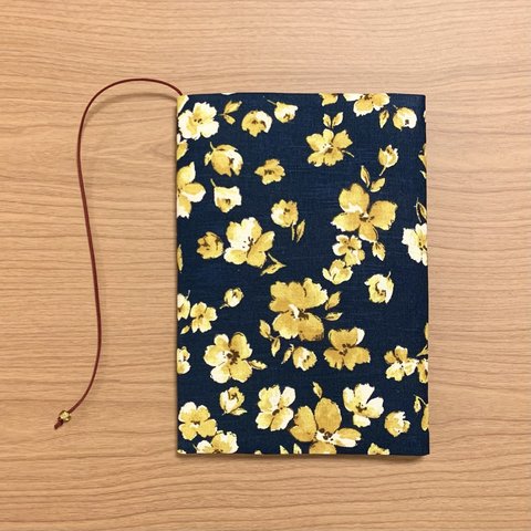 《 四六判》ブックカバー  ハンドメイド  フラワーシャワー ネイビー