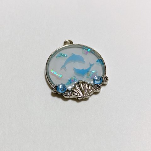 ✨🐬水面模様　イルカ🐬✨　チャーム