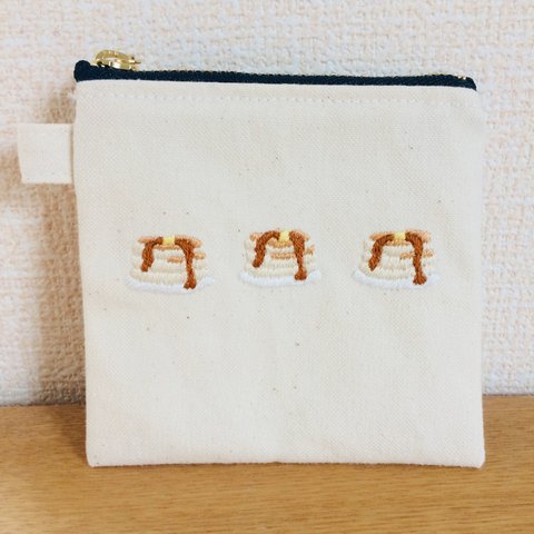 〈10㎝ファスナー〉ホットケーキ刺繍ポーチ