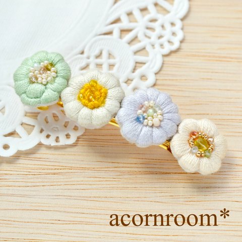 4つのお花の刺繍バレッタ