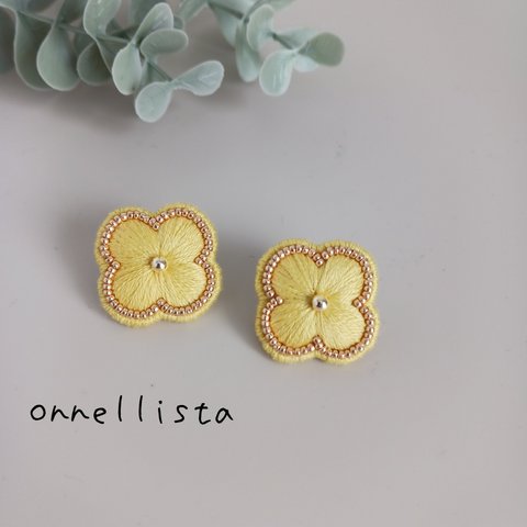 パステルイエロー の お花 刺繍 ピアス ・イヤリング