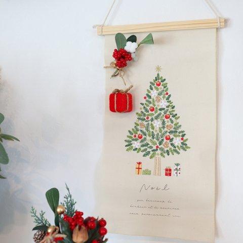 【クリスマス】お花屋さんのタペストリー　クリスマス　おしゃれタペストリー　刺繍　クリスマスツリー　フォトアイテム　ベビーフォト　