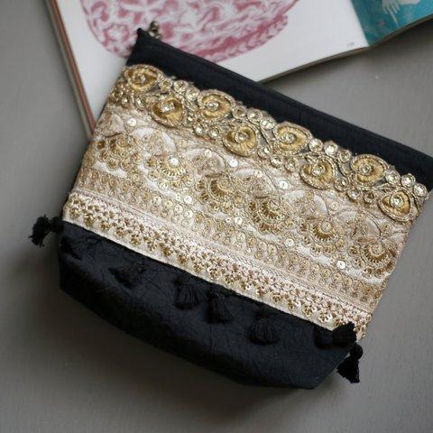 インドブレードファスナーポーチ　マチ付き　スパンコール　花柄　金色　ベージュ　刺繍　ゴールド　小物入れ