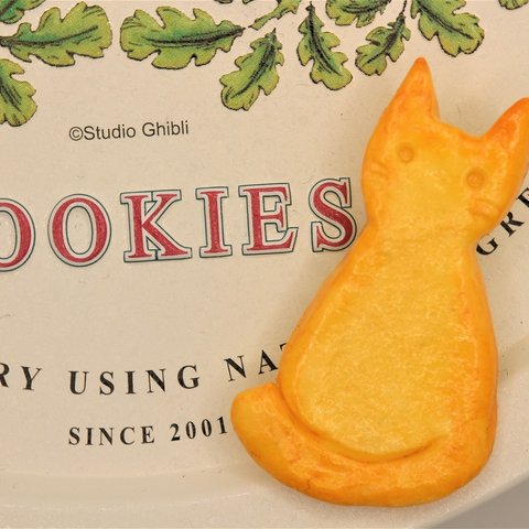クッキー猫　ブローチ（正面）