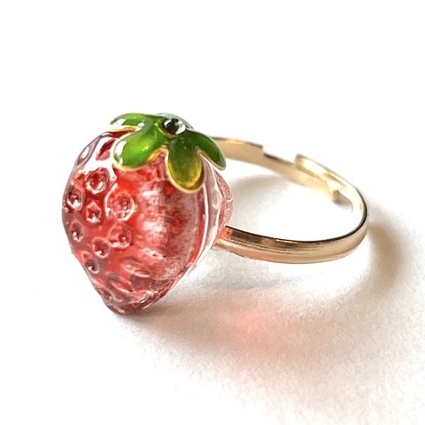 チェコガラスのいちごピンキーリング🍓(レッド・フリーサイズ)