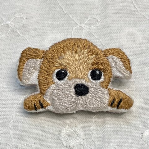 ☆1000円セール☆ 犬　刺繍ブローチ　たれ耳　チャッピー