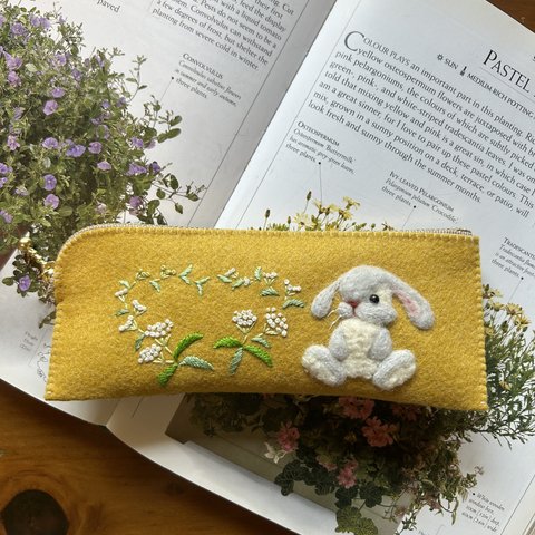 💛うさぎと小手鞠のペンケース💛