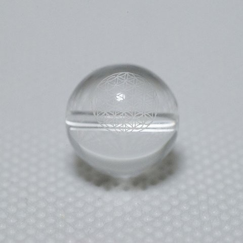 神聖幾何学模様彫りビーズ　フラワーオブライフ　水晶　1粒 12mm