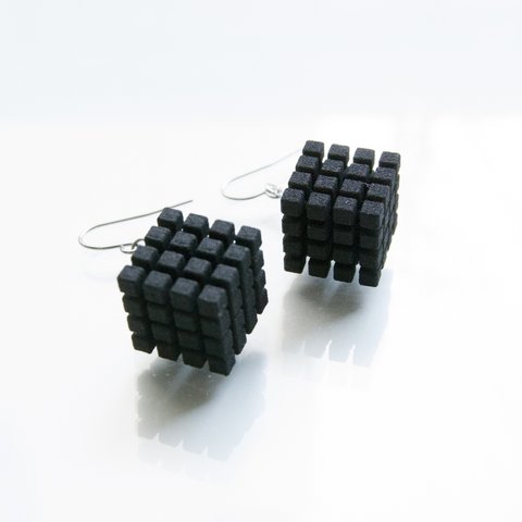 cube4-black・ピアス（イヤリング）3Dプリントアクセサリー