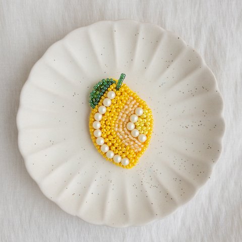 New 爽やかレモンのビーズ刺繍ブローチ