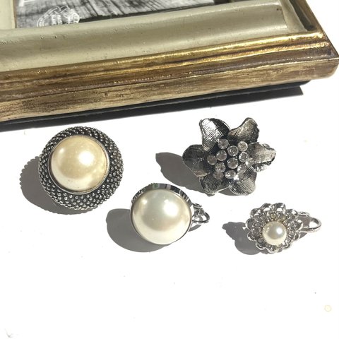 90s VINTAGE EARRING シルバー系アシメセットヴィンテージ　イヤリング　アンティーク  クラシカル　花　フラワー　大ぶり　クリップ　ナチュラル　カジュアルアシンメトリー パール