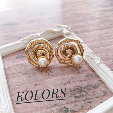 ヴィンテージボタンアクセサリー　アンティーク　ボタンピアス　ボタンイヤリング　【button pierced earrings(26)】+++KOLORS+++