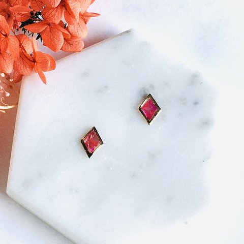 小さなダイヤのレッド螺鈿のピアスイヤリング【1606】　Small　Diamond shape  Red Mother-of-pearl  pierced earrings
