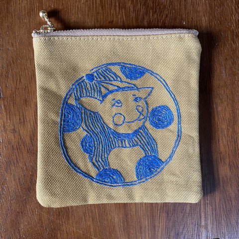 犬刺繍ポーチ