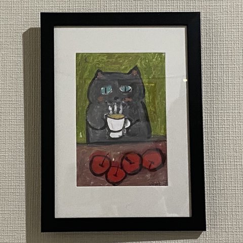 絵画。原画【猫は熱いコーヒーを持ってテーブルの上の赤いリンゴを見ている】