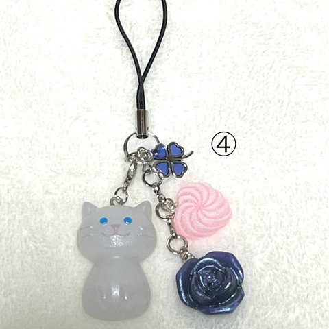 白にゃんこと青薔薇ストラップ④🐱🌹