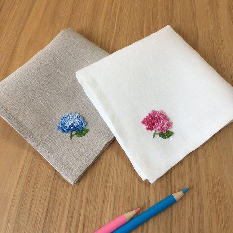 梅雨のアジサイ｜手刺繍＆手仕立てのソフトリネンハンカチ