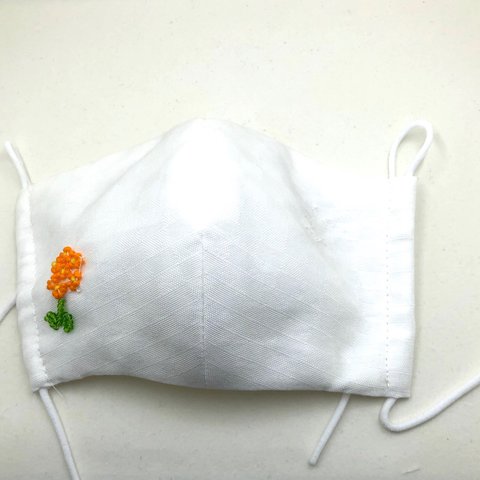 〈定形外　送料無料〉子供用マスク　お花のビーズ刺繍