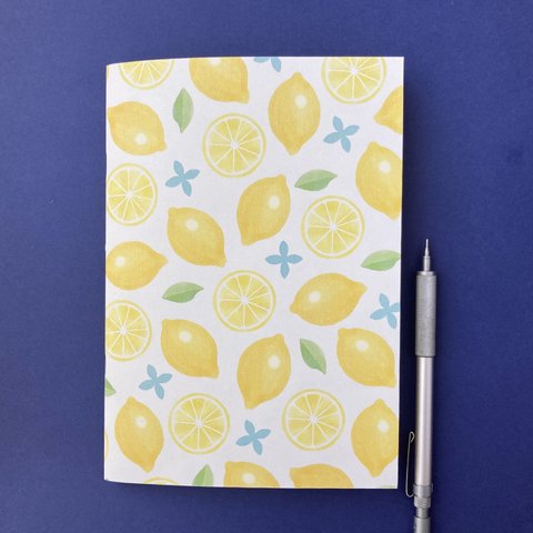 爽やかなレモン柄のノート(32ページ)