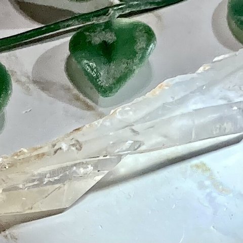 ファーデン水晶✨　レインボー　クリスタル　ラフストーン　原石