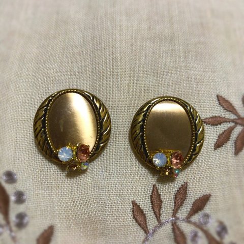 SALEビンテージボタンピアス