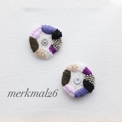 刺繍　イヤリング　丸　ビーズ　ピアス　スパンコール　花　いってんもの　一点物　個性的　個性　個性派　唯一無二　フレンチシック　カラフル　モチーフ　紫　古着　古着系　ギフト　パープル　ヴィンテージライク