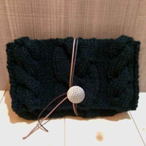 ケーブル編み 手編みニットクラッチ ブラック