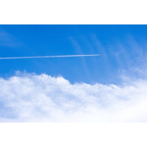 写真のある豊かな暮らし【飛行機雲の清々しい青空】